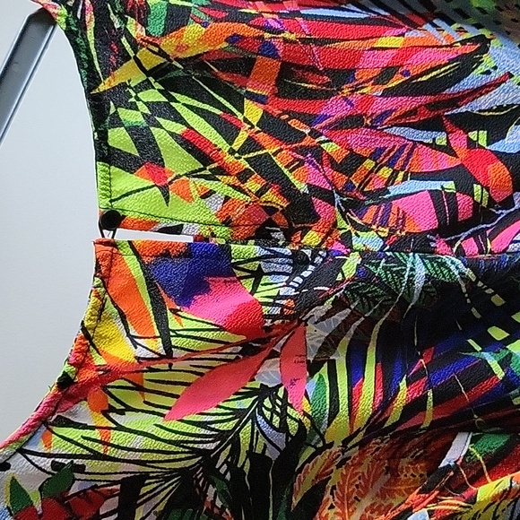 Bright colors for this top fom Mandy evans Size M/L - Picture 3 of 5